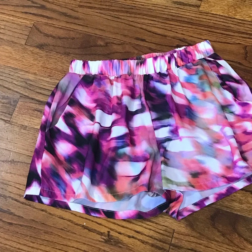 Tyche Boutique Stretch Polyester Swirled Tie Dye Dress Shorts Pockets Stretch